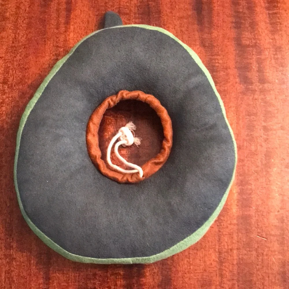 Cat/Kitten Soft Recovery Collar- New- Avocado🥑 Shape